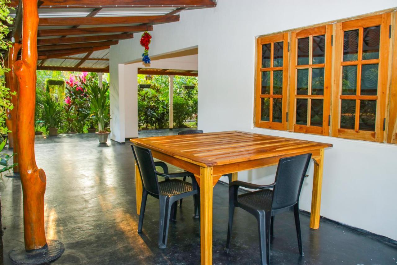 Sigiri Sandilu Homestay シギリヤ エクステリア 写真