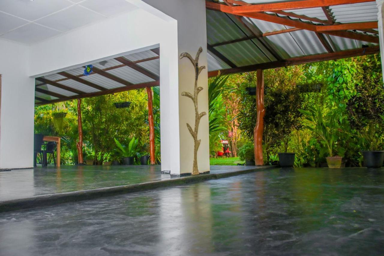 Sigiri Sandilu Homestay シギリヤ エクステリア 写真