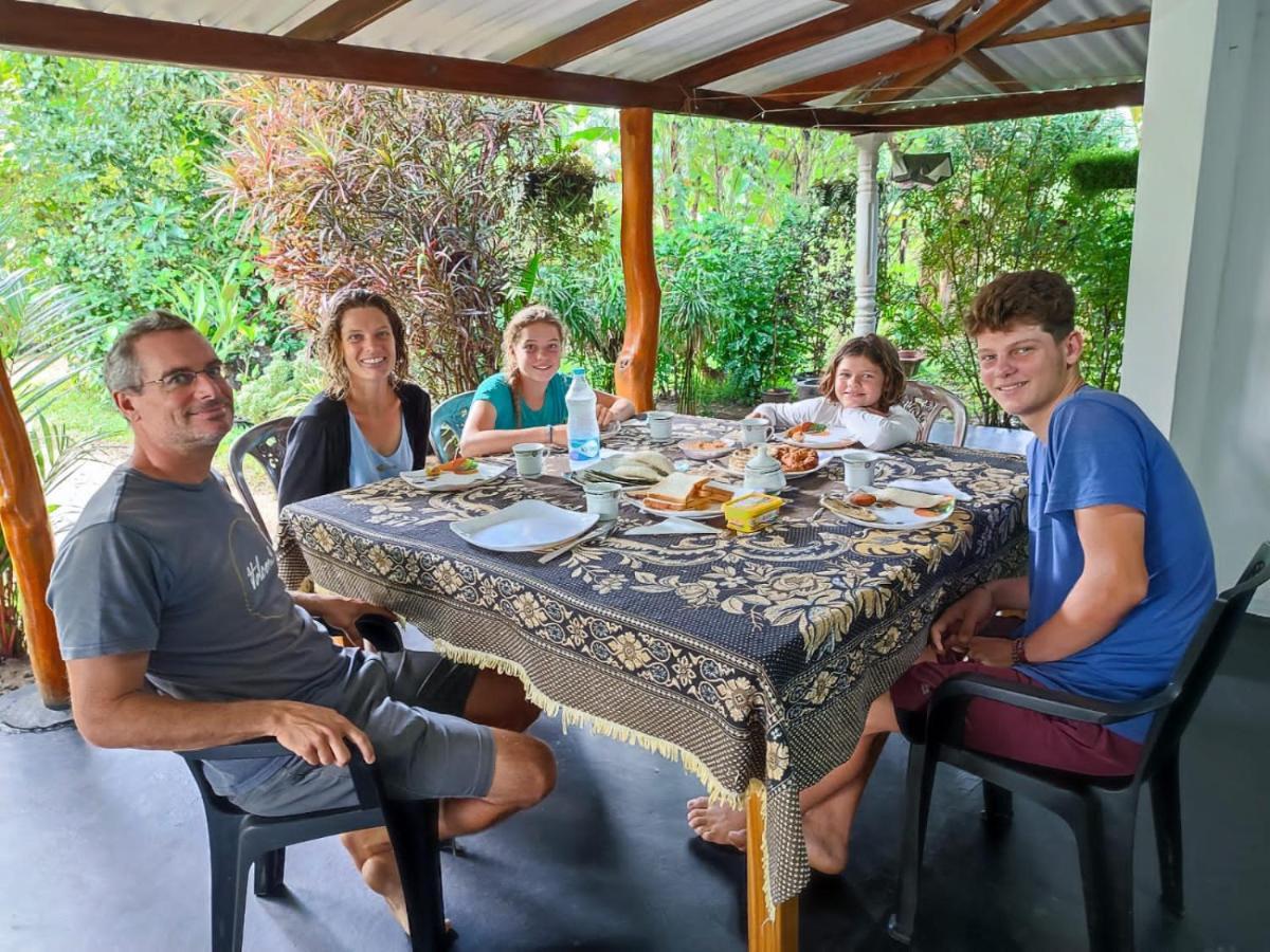 Sigiri Sandilu Homestay シギリヤ エクステリア 写真