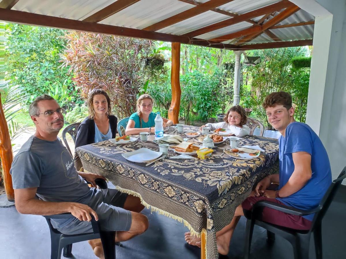 Sigiri Sandilu Homestay シギリヤ エクステリア 写真