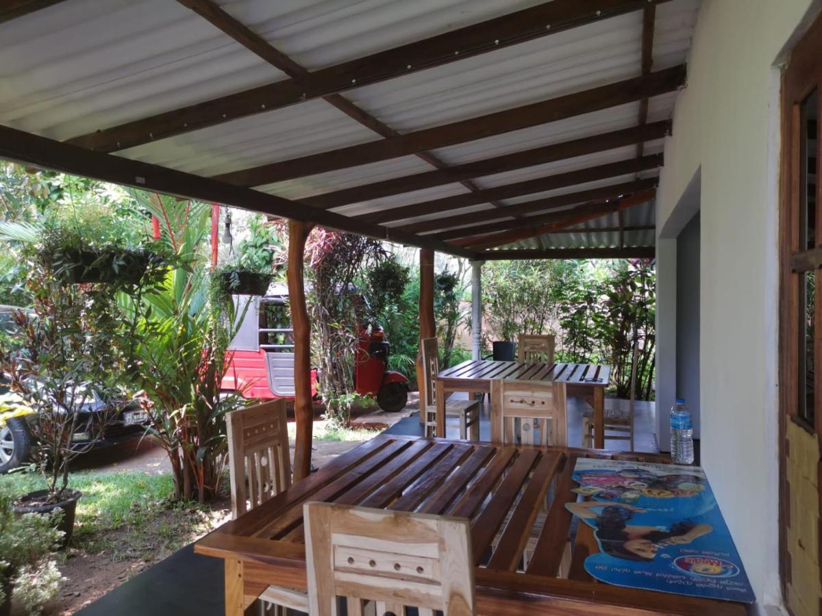Sigiri Sandilu Homestay シギリヤ エクステリア 写真